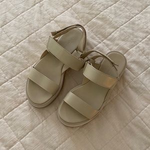 Everlane Sport Sandal / Stone / 6